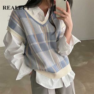 REALEFT Herbst Plaid Gestreiften Ärmellose Pullover Weste für Frauen Stricken V-ausschnitt Beiläufige Lose Damen Weibliche Tank Tops 211106