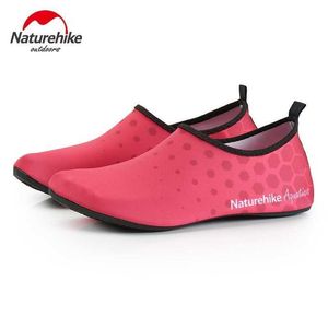 NatureHike Storlek XXL Outdoor Snabbtorkning Simning Ultralätt Vattenskor Skyddande Fot Sockor Strand Skidsäker Sko Man Kvinna Y0714