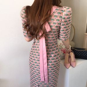 2021 Summer Autumn New Design Kvinnor O-hals Half Puff Sleeve Back Nacing Bow Slim midja Tweed Woolen Midi Long Pencil Dress Plus Size SML