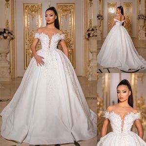 Perły Off Ramię Suknie Ślubne Koronkowe Suknie Ślubne Suknie Bez Rękawów Koronki Piętro Długość Robe de Mariée Made Custom