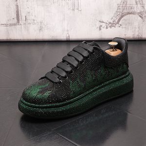 2024 Novos picos de dente-de-leão sapatos de couro planos shinestone moda masculino bordado vestido de bobo de fumando sapato de diamante casual 38-44