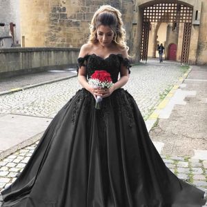 Vintage Arabic Black Ball Gown Bröllopsklänningar Ny 2021 Off Shoulder Appliques Lace Pärlor Long Satin Gothic Bridal Gowns Bride Retro Vestido