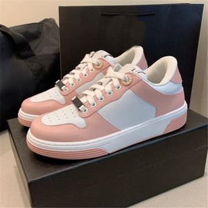 Klasik Kadın Motosiklet Çizmeler Moda Yüksek Kaliteli Deri Ayakkabı Kadın Tasarımcı Sneakers Bayanlar Rahat Rahat Ayakkabı C90556