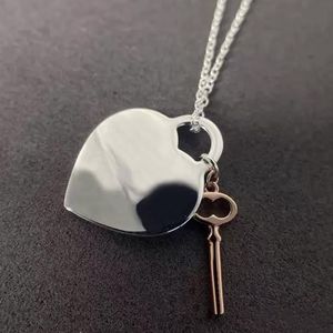 Lady Pendant Necklace Women Designers Necklace Luxurys Designers Jewelry ladies accessories Gold Silver Love Mens Gift D217314F