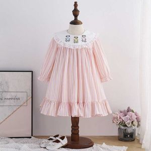 Toddler tjej tecknad broderi klänning baby tjejer spanska frocks barn boutique kläder dop outfit barn bomull klänningar 210615