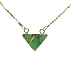 Hängsmycke Halsband Naturlig smycken Guld Bezel Raw Slice Green Crystal Quartz Halsband Australian Stone Chrysoprase Triangle Girl