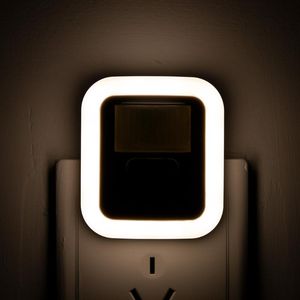 夜のライトDigmable LEDプラグインランプPIRモーションセンサーベッドサイドAC110 V屋内の壁の階段のトイレの部屋のためのスイッチ