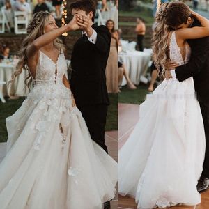 2021 Beach Dresses V Neck med 3D Floral Applique Lace Tulle Custom Made Country Boho Wedding Bridal Gown Vestido de Novia 401 401