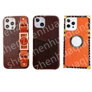 أفضل حالات هاتف المصمم الجلدي لأجهزة iPhone 14 Pro Max 13 12 11 XS XR X Plus Fashion Wristband Print Back Cover Back