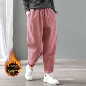 Sammet varma vinterbyxor för kvinnor elastisk midja corduroy harem byxa lösa fasta fickor oversize streetwear byxor kvinnor 211216