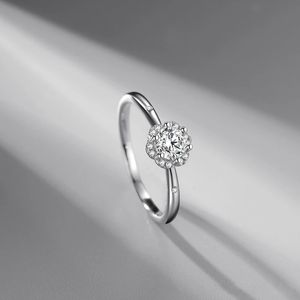 S925 Sterling Silver Ring Platinum Banhado Simulação Moissanite Snowflake Feminino Anel Micro-Set Diamante Casamento Jóias Simples