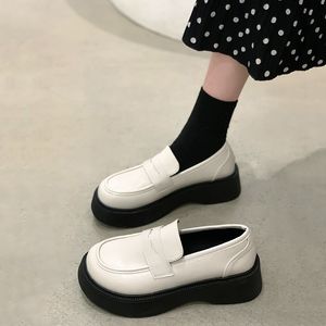 Scarpe invernali con punta tonda Donna Mocassini stile britannico con pelliccia Sneakers casual femminili all-match Appartamenti Zoccoli Piattaforma Modis Preppy S