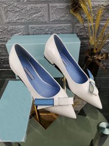 Pradity Luxury Hot Sale-Fashion Beautiful Bow Designer Women's Shoes Blue Black White Heel 2cm High Pointed Overdimensionerad bröllopsklänning 35-40