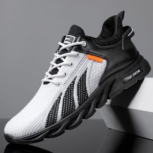 2022 Primavera nuove scarpe da corsa da uomo in maglia traspirante maglia pizzo alto taglio scarpe da ginnastica moda casual sneakers sportivi uomini