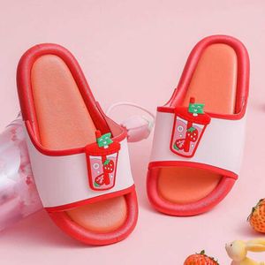 Barns tofflor Sommarskor för barnbarn Baby utomhus PVC Flip Flop Cartoon Flat Soft Bottom Beach Sandaler QQ866 210712