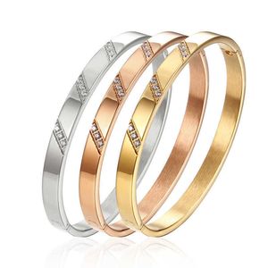 Venda Por Atacado Jóias incrustadas Três fileiras de Crystal Plating Gold / Rose Gold Mulheres Titânio Aço Pulseiras Abrir Pulseiras Q0717