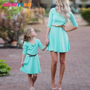 Mother Daughter Dress solid Family Matching Outfits Fashion Mommy and Me Long Dresses Family Fitted party wedding Clothing 210713