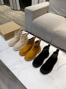 여자 부츠 디자이너 육상 여성 Uggs 부츠 발목 겨울 카우보이 클래식 TBL 여성의 옐로우 블루 블랙 wggs 하이킹 작업 오토바이 부츠