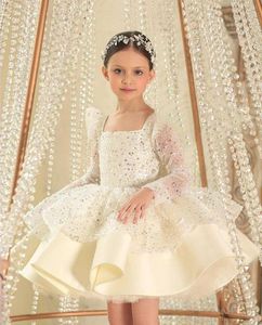 2021 Ivory Sequined Flower Girl Dresses Ball Klänning Långärmad Kort Lilttle Barn Födelsedag Pageant Wedding Gowns