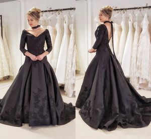 2021 Black Gothic Dresses Deep V Neck Back med 3/4 långa ärmar Satin Spets Applique Sweep Train Wedding Bridal Gown Vestidos 401 401