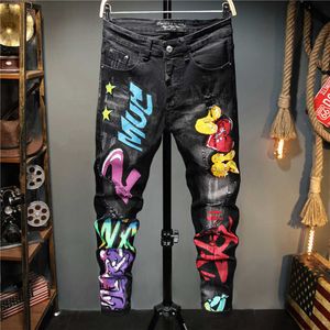 Höst casual mäns raggedness graffiti jeans byxor svart tonåring mikro elastisk tryck mode personlighet byxor x0621