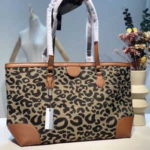 2021 Canvas handväskor designers kvinnor axelväskor stor kapacitet leopard tryckta totes väska två stil
