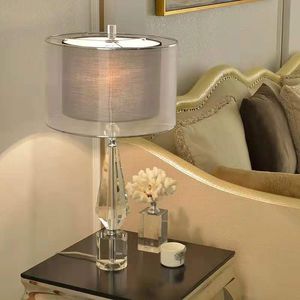 Lâmpada de mesa de cristal de estilo europeu quarto de cabeceira lâmpada moderna luz criativa luxuoso sala de estar lâmpada americana