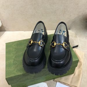 أحذية لباس النساء الكعوب مكتنزة 5 سم أحذية واحدة التطريز الجلود الأزياء المعدنية الزر الفاخر كلاسيكي المتسكعون الحجم 35- 41