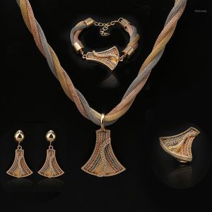 Orecchini Collana Buona moda Perline africane Set di gioielli Set di costumi da donna colorati in oro nobile all'ingrosso Set di perline nigeriane da sposa