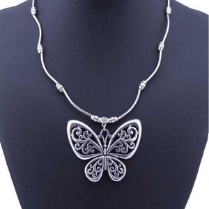 Frauen hohl Schmetterling Tibetan Silber Anhänger Halsketten Mode Geschenk Nationaler Stil Frauen DIY Halskette Anhänger