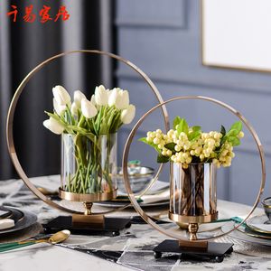 Sala de estar macio xuanguan nórdico vaso de metal floração ornamentos criativos modelo café flor arte piso de vidro