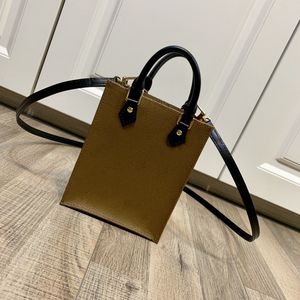 Petit Sac Plat Mini Çapraz Vücut Kahverengi Torbalar Küçük ve Hafif İnek Kalıcı Derisi M69442 Çanta Siyah Epi Deri Tote Çanta