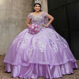Lawenda z ramion Quinceanera z Cape Crystal Floral Lace Sweet 15 Sukni
