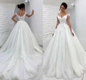 2022 Elegant Tulle Princess Bröllopsklänning Sheer Neck Cap Sleeves Lace Applique Brudklänning med Back Buttons Vestido de Noiva