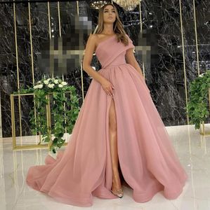 2021 Dusty Pink Elegant Evening Formal Dresses With Dubai Formal Gowns Party Prom Dress Arabic Middle East One Shoulder High Split Organza Gown