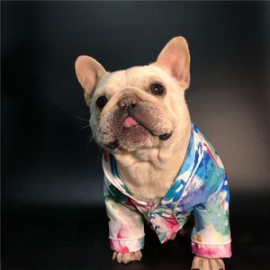 Luxuriöse Regenbogen-Hundehemden mit Farbverlauf für Haustiere, weiche Seidenmäntel, mit Buchstaben bedrucktes Hunde-Pyjama-Hemd