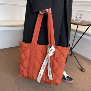 Herbst und Winter Handtasche Damen 2021 Mode Daunen Umhängetasche Große Kapazität Baumwolle gepolsterte Jacke Einkaufstasche