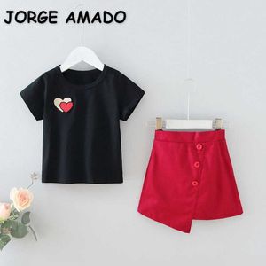 Atacado Menina de verão 2-pcs conjuntos de mangas curtas pretas t-shirt do coração do amor + vermelhos saias de cintura alta crianças roupas E223 210610