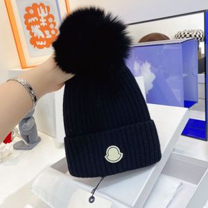 Berretti con teschio firmati Moda Fax Pelliccia Pom Beanie Cappello caldo traspirante in cashmere per uomo Donna 6 colori