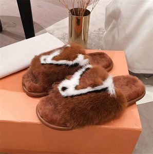 Senast lyxiga mink päls tofflor, mjuk platt öppen toe slip-on mules med överdimensionerade initialer, mode lättvikt hemlig platt mule, 35-42