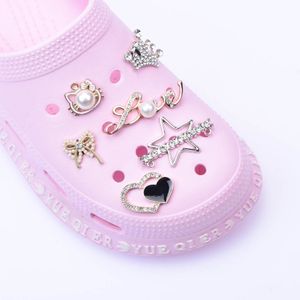 1 pz Scarpe Charms in metallo Designer Croc JIBZ Accessori Clog Scarpa Pulsante Decorazione Lovely Little Bear Charm per Q0618