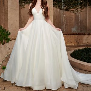 Fancy Organza Wedding Dress Court Train Bridal Gowns Sexy V-Neck Sleeveless Stunning Back Style with Beading Sequins