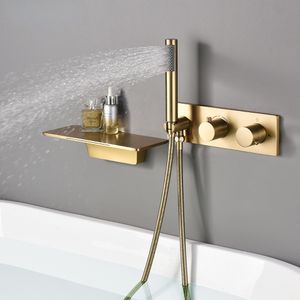 Chuveiro da cachoeira Conjunto escovado banheira de ouro torneira de torneira de torneira de banho de torneira de torneira tapetes quente e frio banheiro preto chuveiros