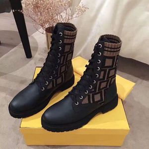 Górna wersja Buty damskie Moda Dzianiny Oddychające Szyte Skórzane Lace Up Martin Boot Catwalk Street Skarpety Buty Designer Buty Luksusowe pudełko 35-41