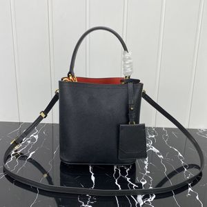 Женщины Luxurys дизайнеры сумки 2021 мода и удобная сумка на плечо P Домашняя часть: 1BA217 Размер: 17 * 18 * 10.5 см