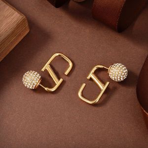Fashion Earrin Women Womens Designer Diamonds Ear Studs V Letter Fashion Lady Exquisite Jewelry Gold Color Ladies Elegant Earring