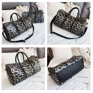 Travel Sport Bag Men Обучение Сумка PU LeoPard Print Спорт Сумка для Женщин SAC SAC DE SPORT Фитнес Водонепроницаемый Гимнастический Сумка Yoga Y0721