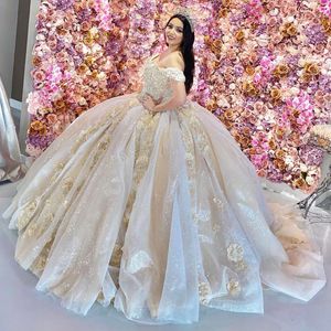 2021 Unikalne sukienki szampana Quinceanera z kwiatami Aplikacje Kwiatowe Bling Cekiny Organza Off Ramię Księżniczka Suknie Birtdhay Suknia