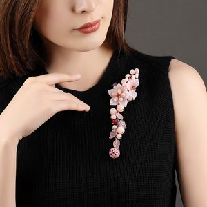 Cina Spilla etnica con fiore in pietra alla moda Accessori per l'abbigliamento Spille regalo di compleanno per spilla fiore conchiglia da donna