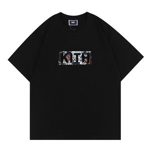 Överdimensionerad 2022 Nya Kith Tokyo Shibuya T-skjorta Män kvinnor Högkvalitativa Street View Printing Shirts Tee Tops Rose Omoroccan Tile Tees T-Shirt D4